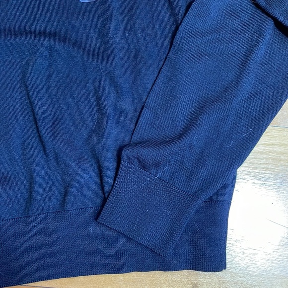 Uni Qlo sweater - Picture 3 of 4